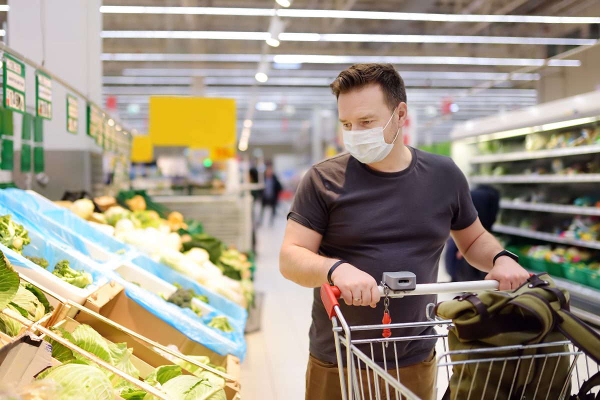 Fazendo compras durante a pandemia.