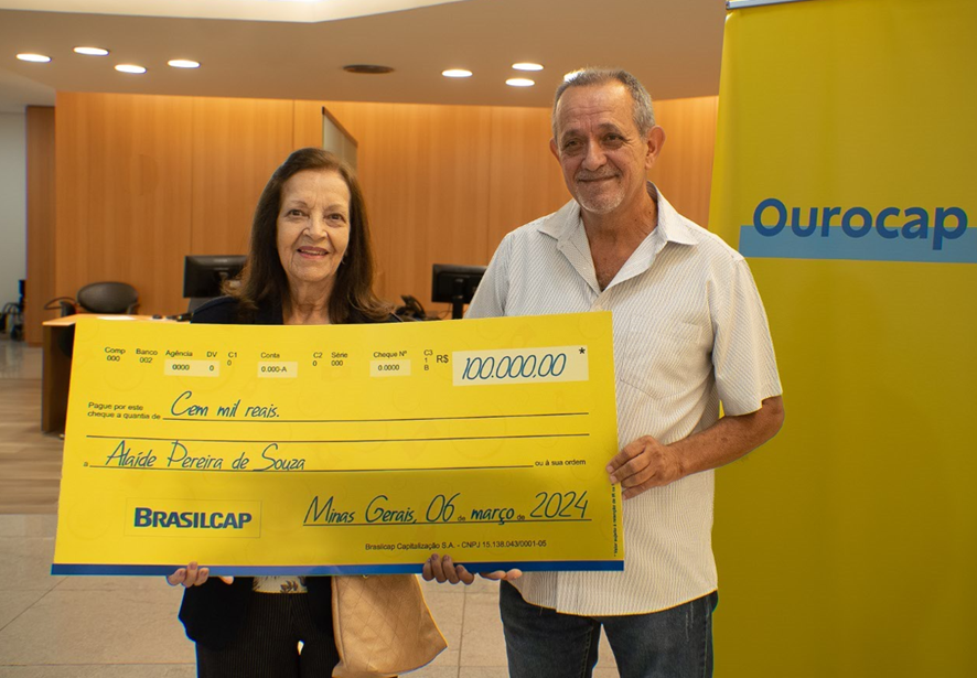 Dona Alaíde acreditou e ganhou R$ 100 mil no Ourocap!